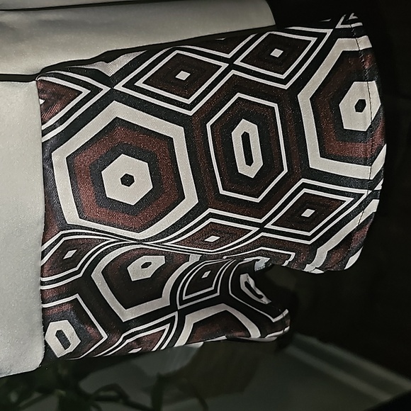 #28 NWT ASHRO 2PC SIZE 16 BEIGE/BROWN SATIN SUIT - Picture 3 of 6